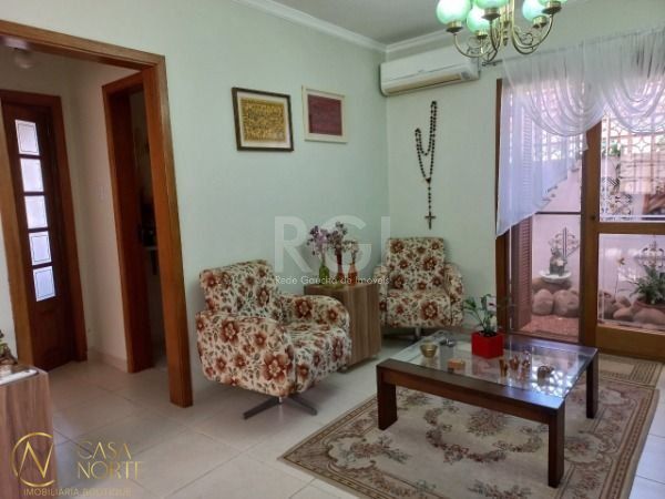 Casa à venda com 4 quartos, 200m², 1 suíte, 4 vagas, Imperial no bairro Ipanema em Porto Alegre