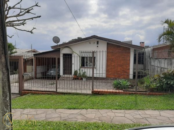 Casa à venda com 3 quartos, 220m², 3 vagas, Avenida Joracy Camargo no bairro Santa Tereza em Porto Alegre