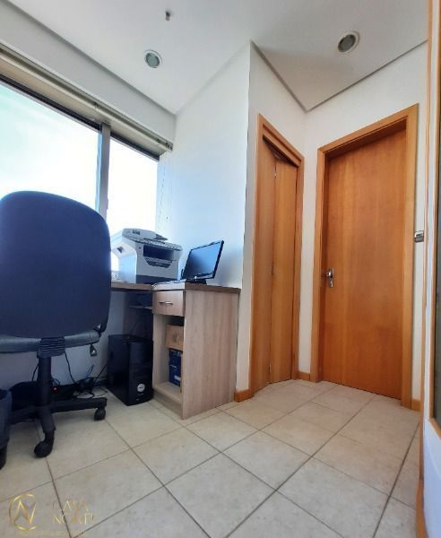 Sala Comercial à venda , 37m², Avenida Loureiro da Silva no bairro Cidade Baixa em Porto Alegre