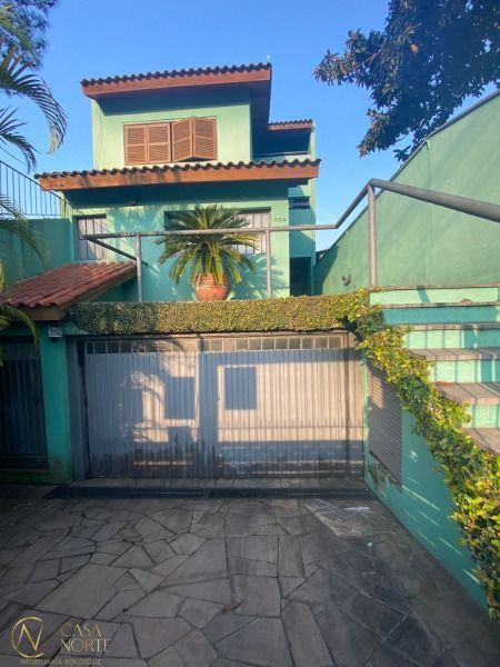 Casa à venda com 4 quartos, 301m², 1 suíte, 2 vagas, Rua Santa Isabel no bairro Bom Jesus em Porto Alegre