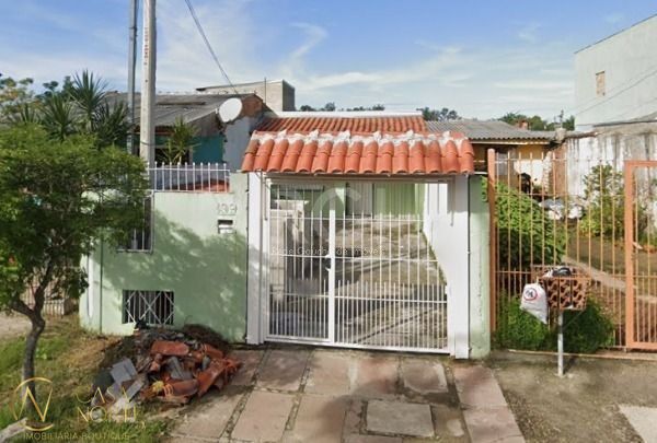 Casa à venda com 2 quartos, 136m², 1 vaga, Rua Catarina Quadros no bairro Hípica em Porto Alegre