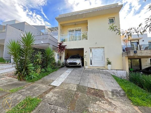 Casa de Condomínio à venda com 3 quartos, 194m², 1 suíte, Rua Adriano Pereira da Silva no bairro Vila Nova em Porto Alegre