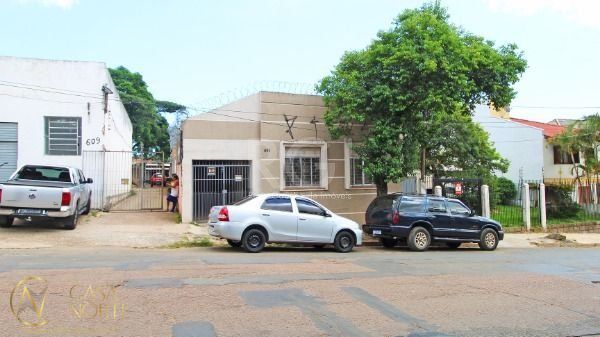 Casa à venda com 3 quartos, 468m², 1 suíte, 2 vagas, Rua General Gomes Carneiro no bairro Medianeira em Porto Alegre