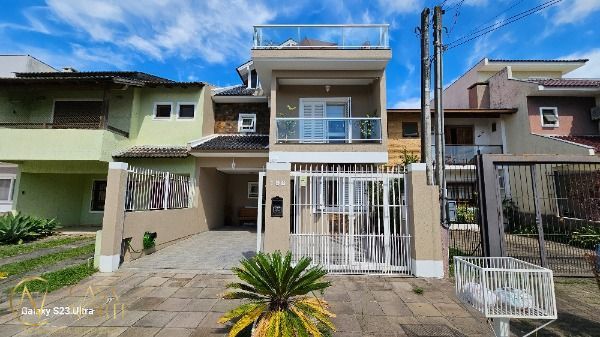 Casa à venda com 3 quartos, 202m², 1 suíte, 2 vagas, Rua Felipe Arisio no bairro Hípica em Porto Alegre