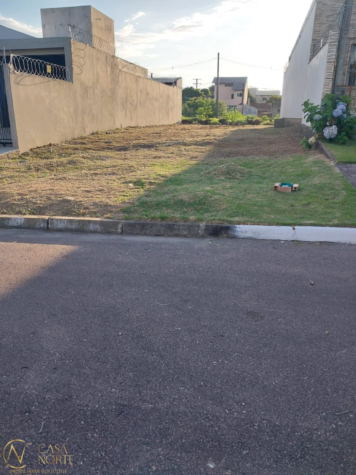 Terreno à venda  com 184m², Rua Catarino Andreatta no bairro Vila Nova em Porto Alegre