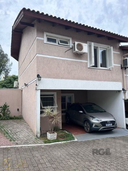 Casa de Condomínio à venda com 3 quartos, 109m², 1 suíte, 1 vaga, Rua Dea Coufal no bairro Ipanema em Porto Alegre