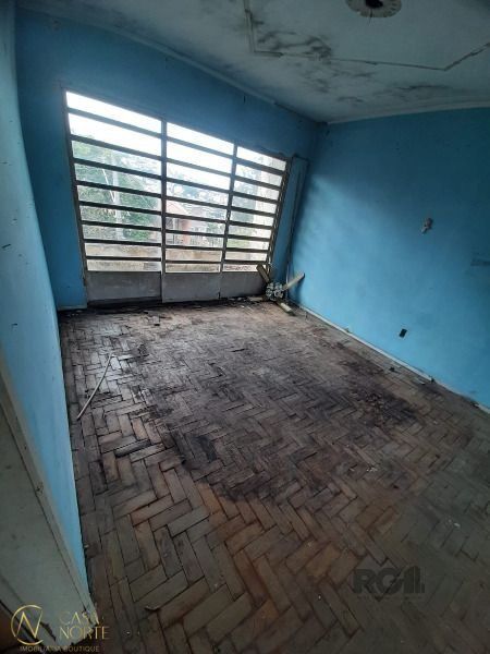 Casa à venda com 4 quartos, 200m², 1 suíte, 2 vagas, Rua Jaguari no bairro Cristal em Porto Alegre