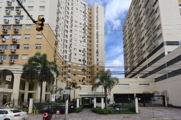 Apartamento à venda com 3 quartos, 66m², 1 suíte, 1 vaga, Avenida Bento Gonçalves no bairro Santo Antônio em Porto Alegre