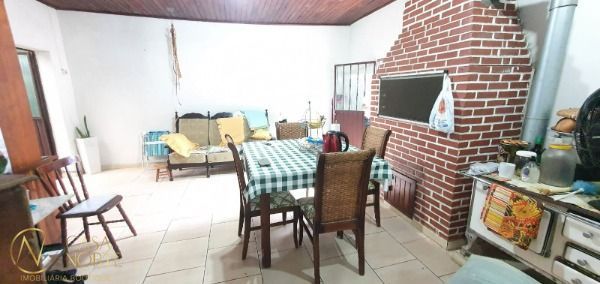 Casa à venda com 2 quartos, 110m², 3 vagas, Avenida do Lami no bairro Belém Novo em Porto Alegre