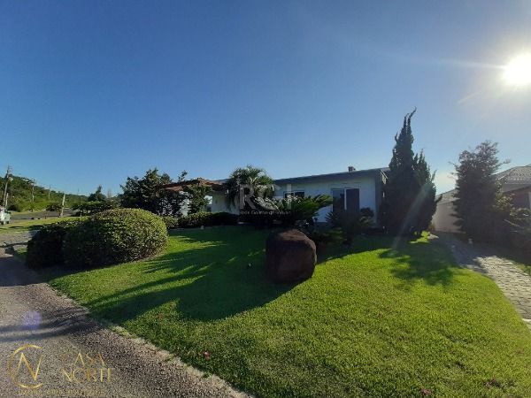 Casa de Condomínio à venda com 3 quartos, 320m², 3 suítes, 4 vagas, Avenida Juca Batista no bairro Belém Novo em Porto Alegre