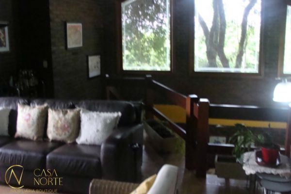Casa à venda com 4 quartos, 376m², 1 suíte, 2 vagas, Rua dos Tapuias no bairro Espírito Santo em Porto Alegre