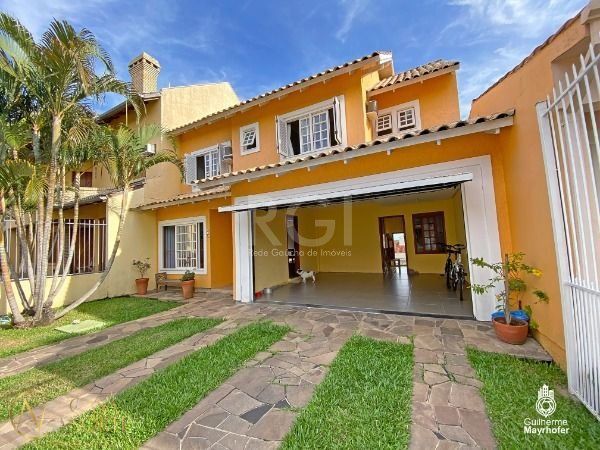 Casa à venda com 3 quartos, 208m², 1 suíte, 2 vagas, Rua Josue Guimaraes no bairro Espírito Santo em Porto Alegre