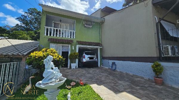 Casa à venda com 3 quartos, 147m², 2 suítes, 3 vagas, Acesso Nelson Silva no bairro Vila Nova em Porto Alegre
