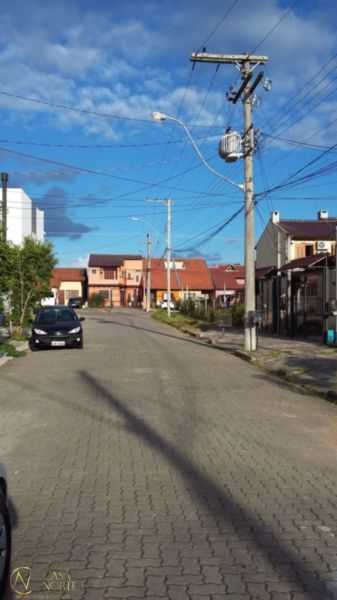 Casa à venda com 3 quartos, 125m², 1 suíte, 3 vagas, Rua Therezinha Rocha da Silva no bairro Hípica em Porto Alegre