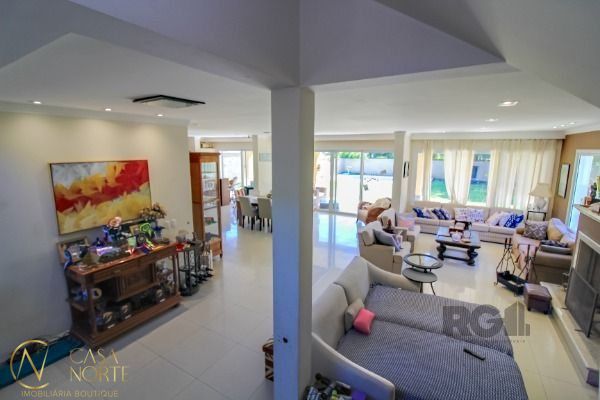 Casa de Condomínio à venda com 4 quartos, 405m², 4 suítes, 1 vaga, Avenida Juca Batista no bairro Chapéu do Sol em Porto Alegre