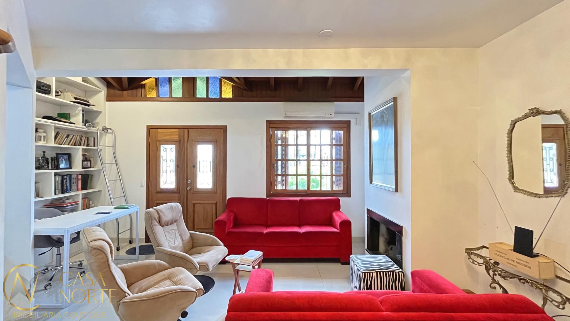 Casa à venda com 4 quartos, 178m², 2 suítes, 4 vagas, Rua Engenheiro Otacílio Oliveira no bairro Ipanema em Porto Alegre