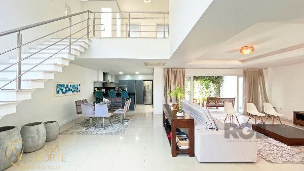 Casa de Condomínio à venda com 3 quartos, 256m², 3 suítes, 2 vagas, Rua Francisco Solano Borges no bairro Hípica em Porto Alegre