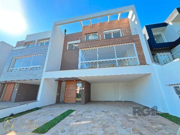Casa de Condomínio à venda com 3 quartos, 256m², 3 suítes, 2 vagas, Rua Ivo Walter Kern no bairro Hípica em Porto Alegre