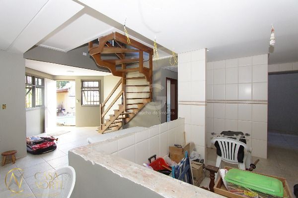 Casa à venda com 3 quartos, 300m², 1 suíte, 8 vagas, Rua Gregorio da Fonseca no bairro Nonoai em Porto Alegre