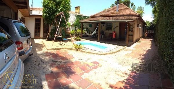Casa à venda com 2 quartos, 74m², 1 suíte, 4 vagas, Rua Criciúma no bairro Guarujá em Porto Alegre