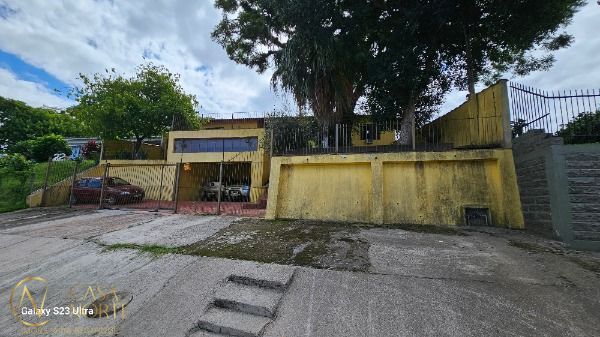 Casa à venda com 3 quartos, 200m², 1 suíte, 3 vagas, Rua Florêncio Farias no bairro Belém Novo em Porto Alegre