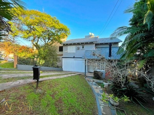 Casa à venda com 3 quartos, 206m², 1 suíte, 4 vagas, Rua Doutor Pitrez no bairro Ipanema em Porto Alegre
