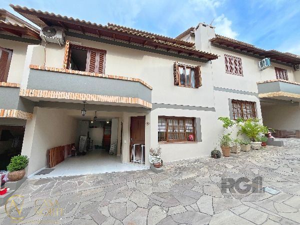 Casa de Condomínio à venda com 3 quartos, 128m², 1 suíte, 1 vaga, Rua dos Caiaguais no bairro Espírito Santo em Porto Alegre