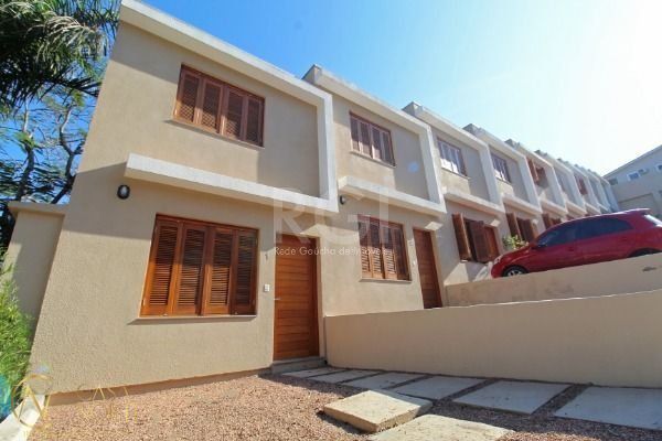 Casa à venda com 2 quartos, 108m², 1 suíte, 1 vaga, Rua Octavio de Souza no bairro Teresópolis em Porto Alegre