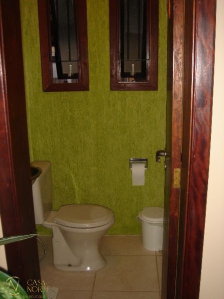 Casa à venda com 4 quartos, 500m², 1 suíte, 1 vaga, Rua Imeram Teixeira Cabeleira no bairro Ipanema em Porto Alegre