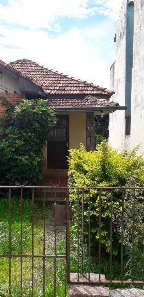 Terreno à venda  com 340m², Rua Doutor Mário Totta no bairro Tristeza em Porto Alegre