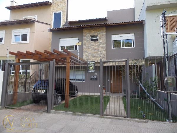Casa à venda com 3 quartos, 270m², 1 suíte, 2 vagas, Rua Henrique Anawate no bairro Guarujá em Porto Alegre