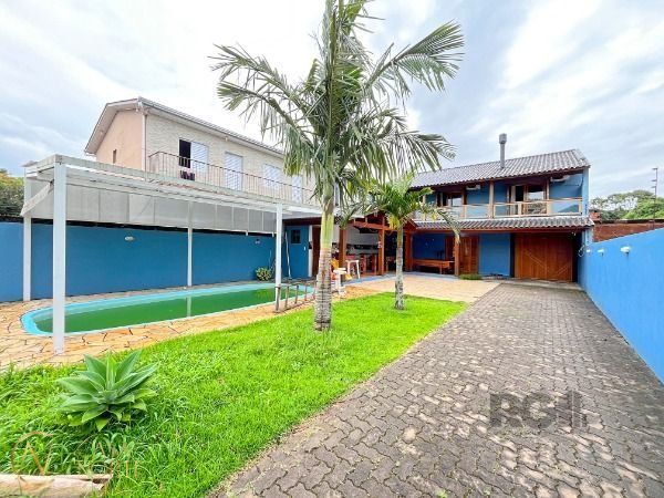 Casa à venda com 4 quartos, 399m², 1 suíte, 6 vagas, Rua Jerolomo Minuzo no bairro Vila Nova em Porto Alegre