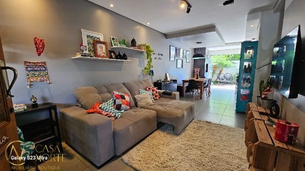 Casa à venda com 3 quartos, 120m², 1 suíte, 2 vagas, Rua Fernando Jorge Schneider no bairro Hípica em Porto Alegre