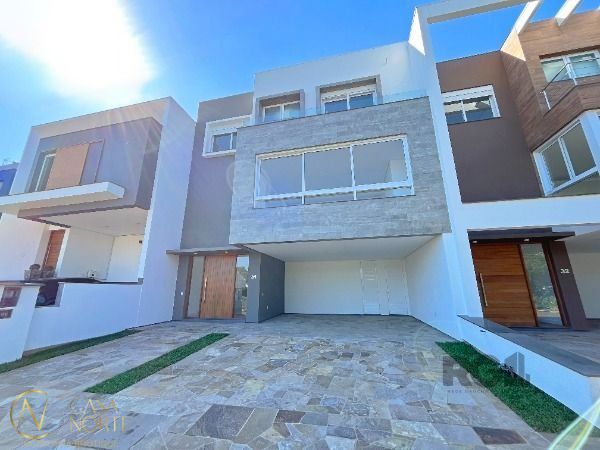 Casa de Condomínio à venda com 3 quartos, 254m², 3 suítes, 2 vagas, Rua Ivo Walter Kern no bairro Hípica em Porto Alegre