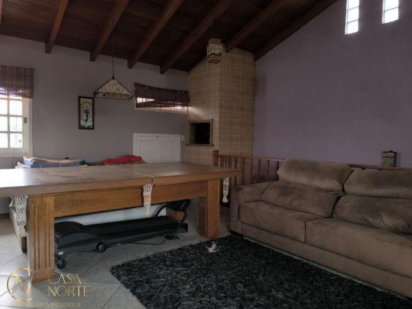 Casa à venda com 3 quartos, 189m², 1 suíte, 2 vagas, Rua Baldoino Bottini no bairro Hípica em Porto Alegre
