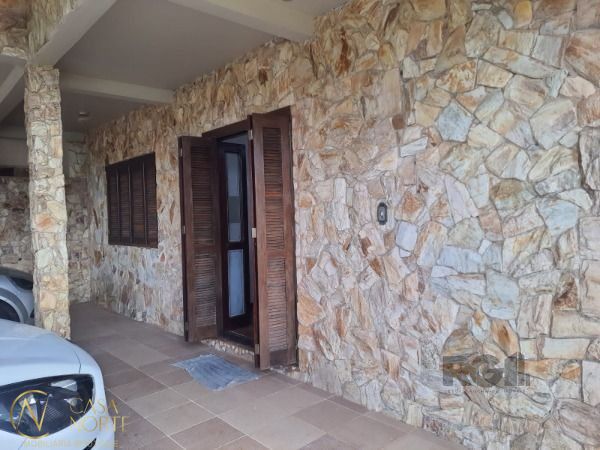 Casa à venda com 4 quartos, 450m², 1 suíte, 3 vagas, Rua Flor de Pessegueiro no bairro Vila Nova em Porto Alegre