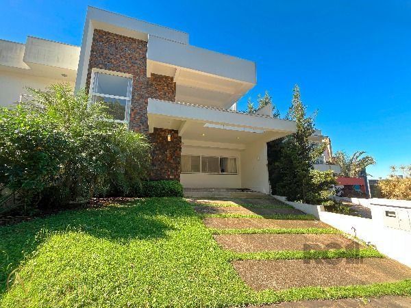 Casa de Condomínio à venda com 3 quartos, 256m², 3 suítes, 2 vagas, Rua Francisco Solano Borges no bairro Hípica em Porto Alegre