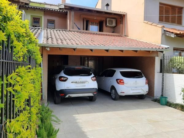 Casa à venda com 3 quartos, 185m², 1 suíte, 2 vagas, Olecio Cavedini no bairro Ipanema em Porto Alegre