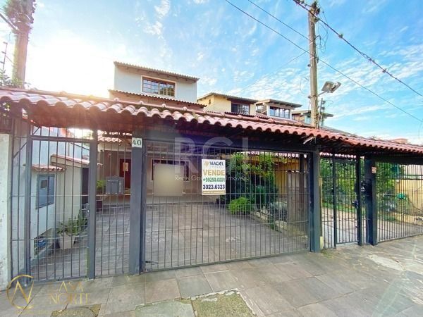 Casa à venda com 4 quartos, 230m², 1 suíte, 3 vagas, Rua Ladislau Neto no bairro Ipanema em Porto Alegre