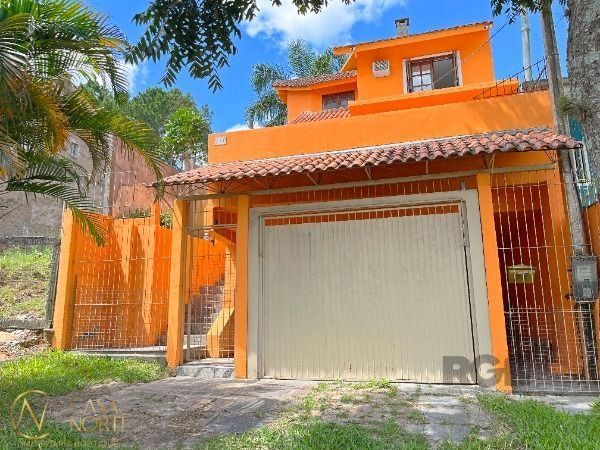 Casa à venda com 2 quartos, 144m², 2 vagas, Rua Orquidea no bairro Lomba do Pinheiro em Porto Alegre