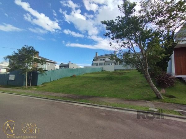 Terreno à venda  com 745m², Estrada das Três Meninas no bairro Vila Nova em Porto Alegre