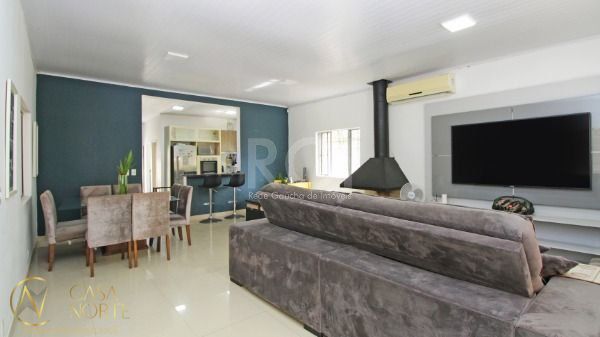 Casa à venda com 3 quartos, 468m², 1 suíte, 2 vagas, Rua General Gomes Carneiro no bairro Medianeira em Porto Alegre