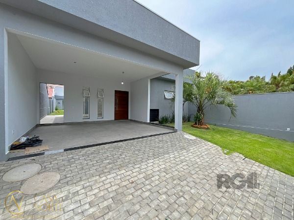 Casa à venda com 3 quartos, 204m², 2 suítes, 2 vagas, Rua Leme no bairro Ipanema em Porto Alegre