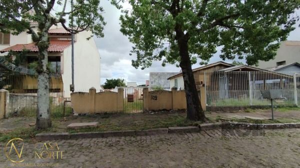 Terreno à venda  com 300m², Rua Olécio Cavedini no bairro Espírito Santo em Porto Alegre