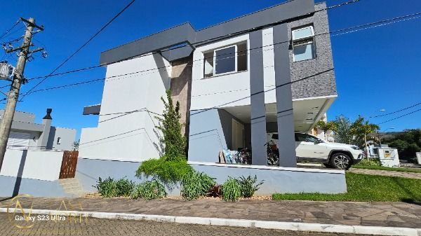 Casa de Condomínio à venda com 3 quartos, 230m², 3 suítes, 2 vagas, Rua Ivo Walter Kern no bairro Aberta dos Morros em Porto Alegre