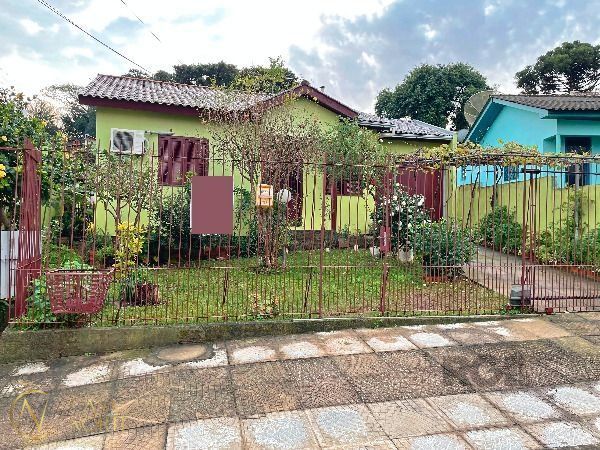 Casa à venda com 2 quartos, 150m², 2 vagas, Travessa Andre Primo Biazetto no bairro Ipanema em Porto Alegre