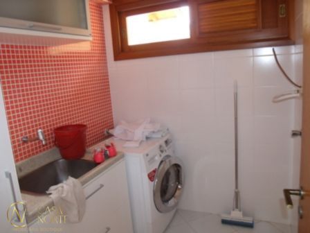 Casa à venda com 3 quartos, 300m², 1 suíte, 4 vagas, Estrada das Furnas no bairro Vila Nova em Porto Alegre