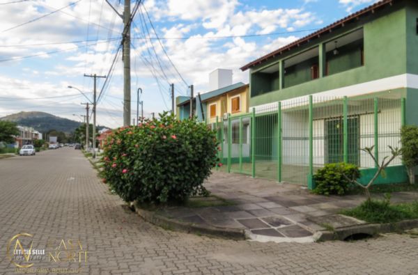 Casa à venda com 4 quartos, 283m², 2 suítes, 1 vaga, Rua Doutor Hermes Pacheco no bairro Hípica em Porto Alegre