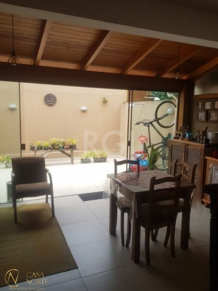 Casa de Condomínio à venda com 2 quartos, 100m², 1 suíte, 2 vagas, Avenida Edgar Pires de Castro no bairro Hípica em Porto Alegre