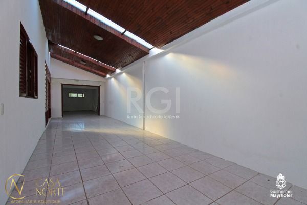 Casa à venda com 3 quartos, 173m², 4 vagas, Estrada Gedeon Leite no bairro Hípica em Porto Alegre